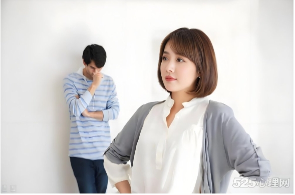 【阜陽(yáng)心理咨詢(xún)中心】中年婚姻危機(jī)：溝通少導(dǎo)致婚外情
